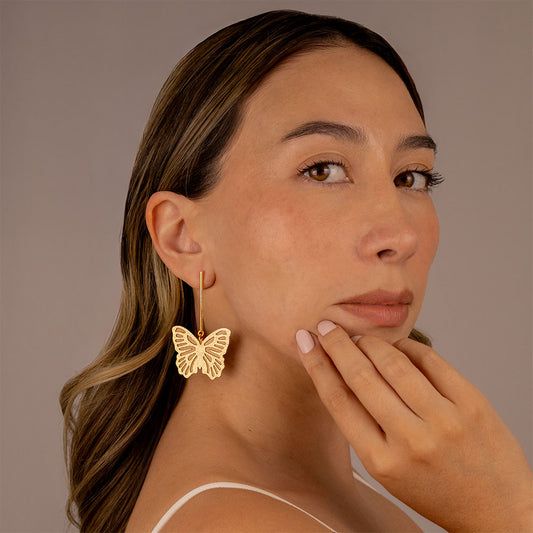 Aretes Monarca Tubo Dorado y Negro