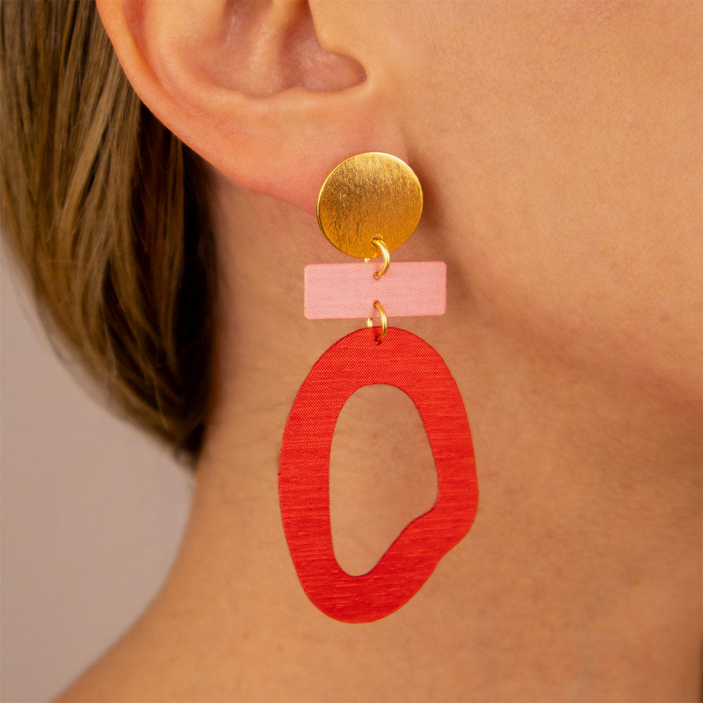 aretes-oleaje-textil-rojo-detalle