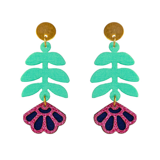 Aretes Caléndula de tela con sistema en oro.