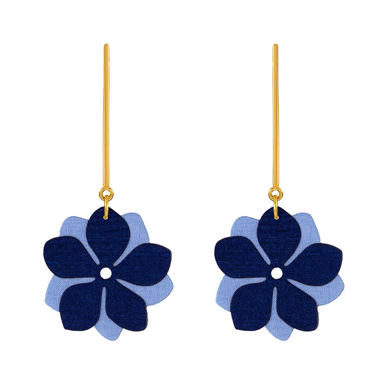 aretes-margara-tubo-flor-textil-azul-fondo-blanco