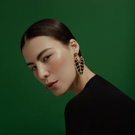 aretes-zebrina-dorado-negro-hoja-minimalina