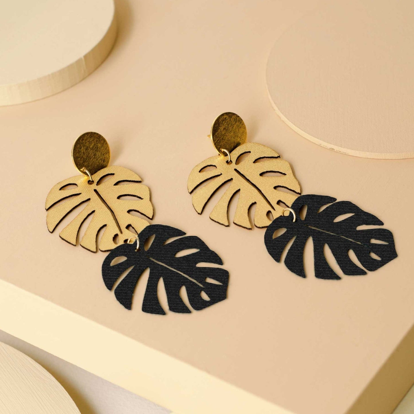 MONSTERA Dorado, Negro