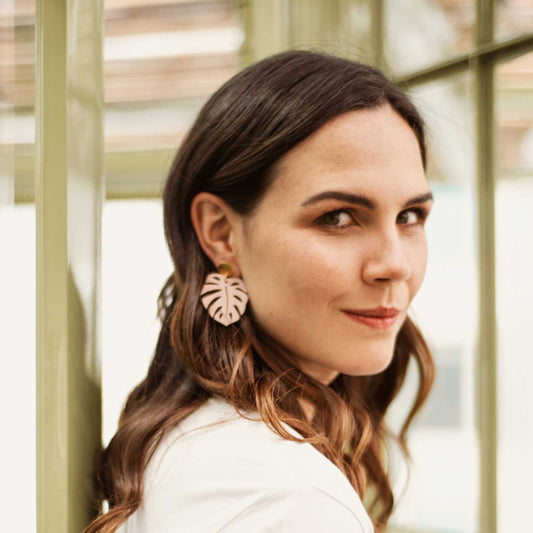 MONSTERA Corto Negro