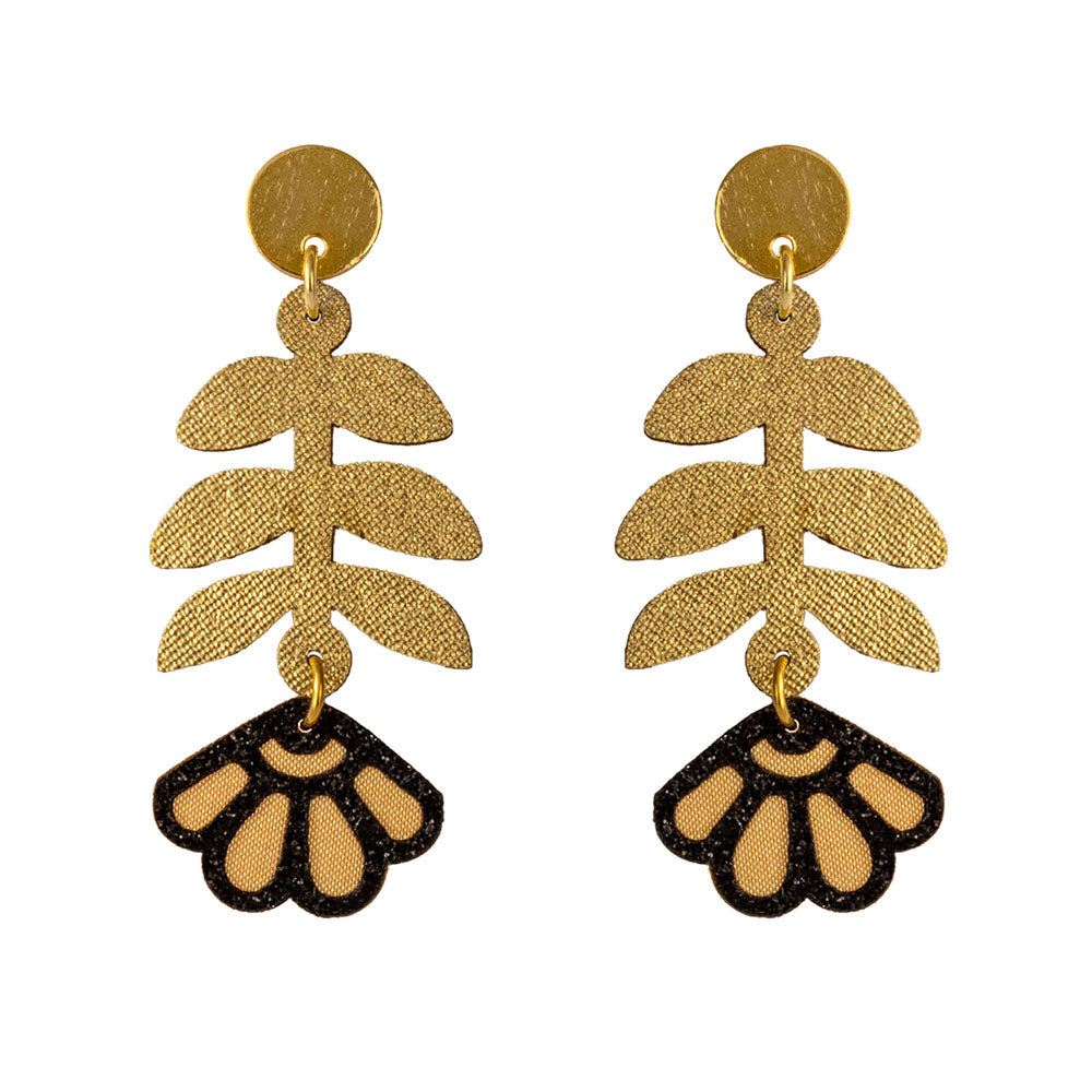 Aretes Caléndula dorados textiles y soporte de oro.