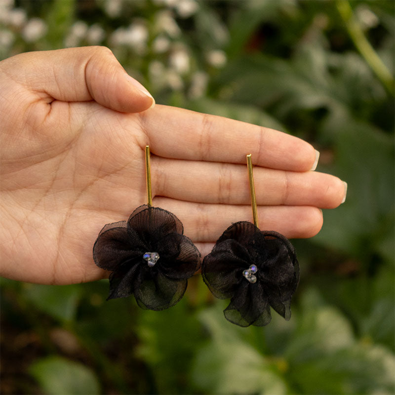 Aretes-negros-de-flores