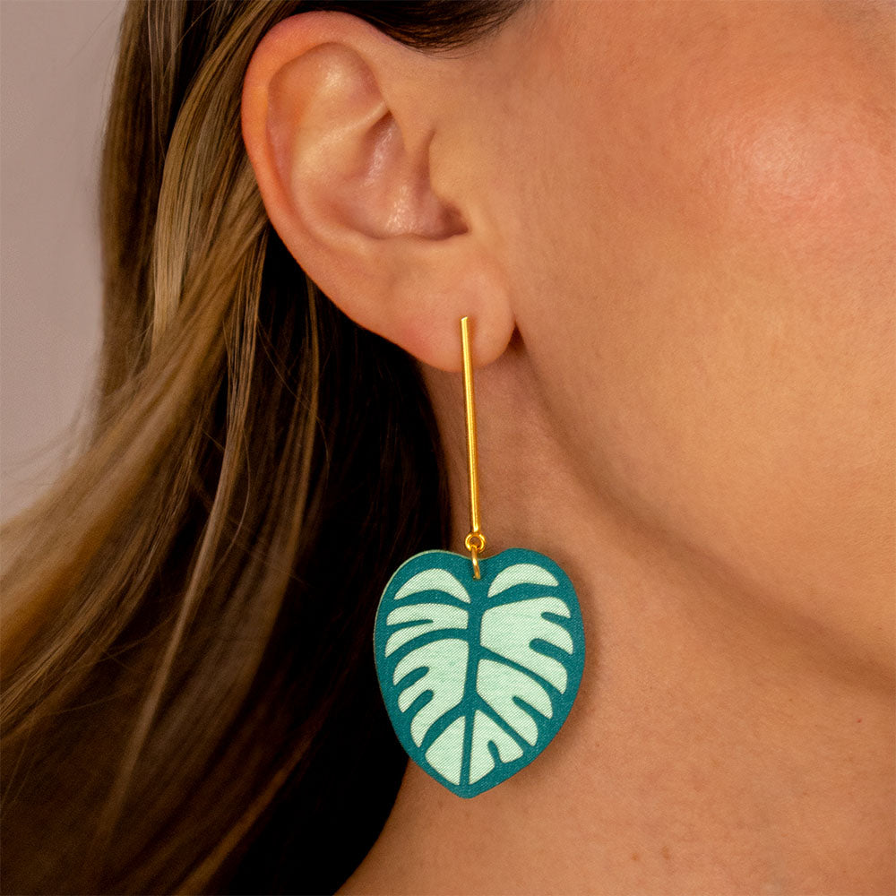 aretes-balazo-tubo-hoja-textil-verde