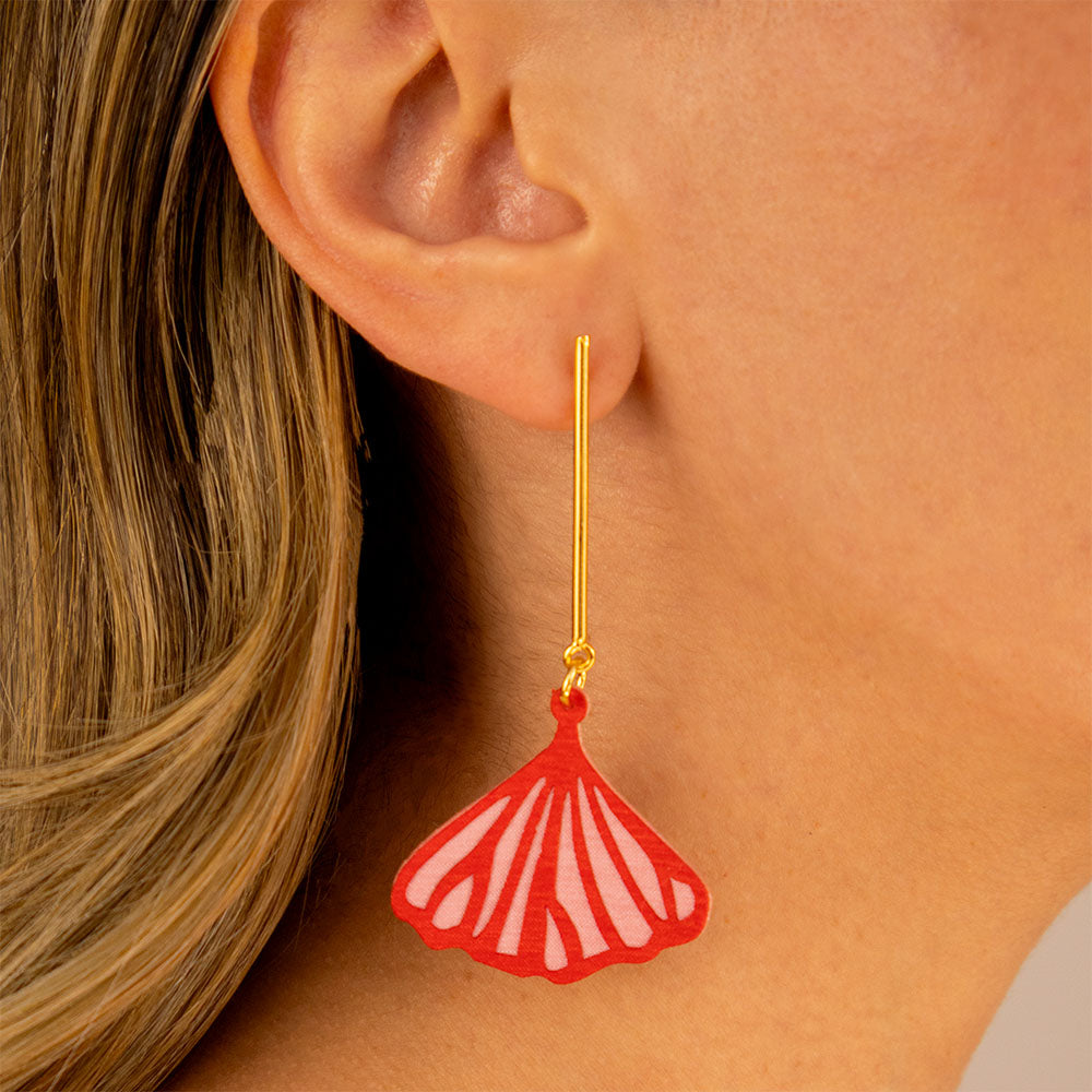 aretes-ginko-hoja-textil-rojo-detalle
