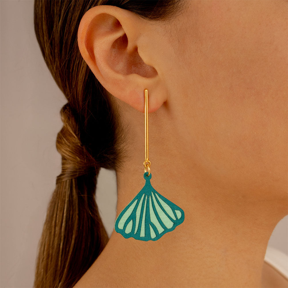aretes-ginkgo-hoja-textil-verde-detalle