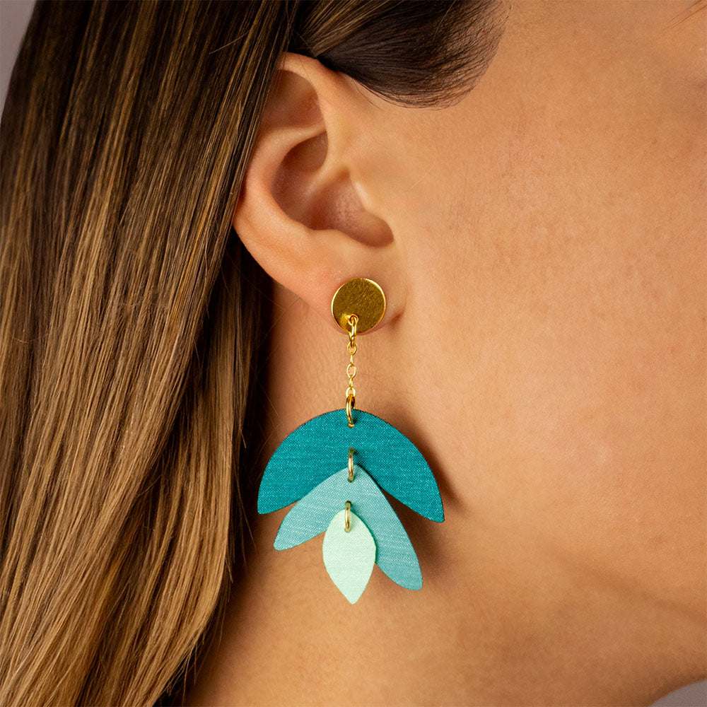 Heliconia-rverde-aretes-largos-detalle