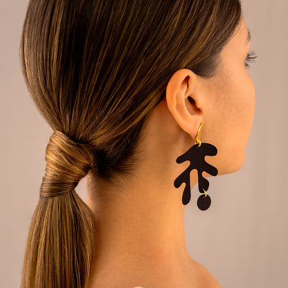 aretes-matisse-figura-asimetrica-negro-modelo