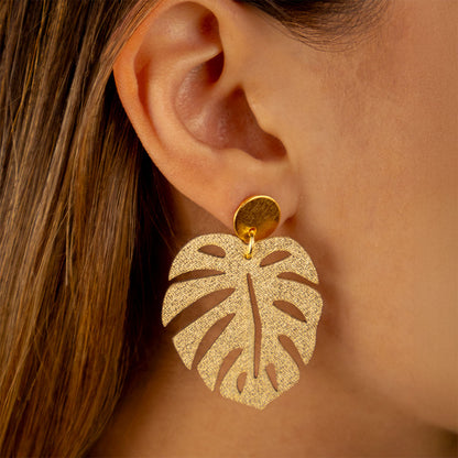aretes-monstera-topo-dorados-detalle