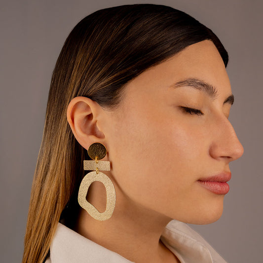 aretes-oleaje-dorado-modelo