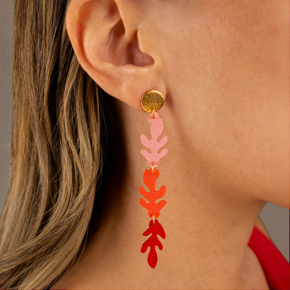 aretes-sauce-hojas-largas-rojo-detalle