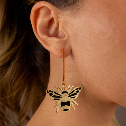 aretes-abeja-mini-dorado-accesorios-detalle