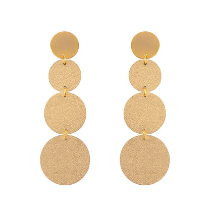 aretes-largos-deco-triple-dorado-fondo-blanco