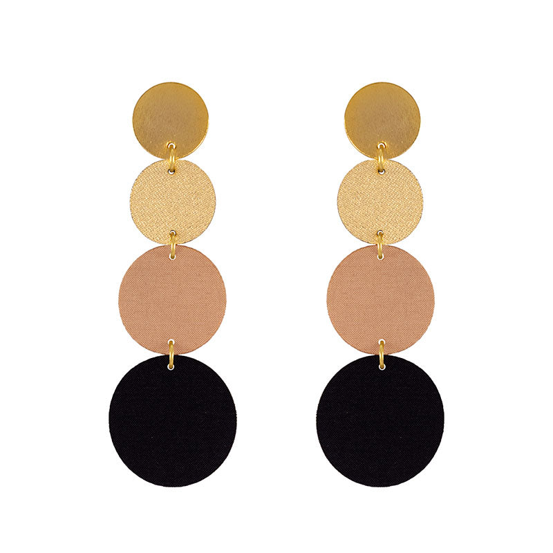 aretes-largos-deco-triple-dorado-negro-fondo-blanco