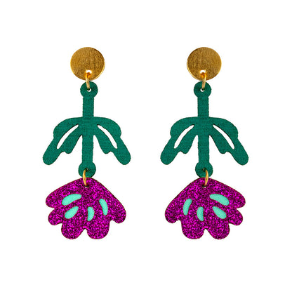 Aretes Galia de tela con diseño de rosa y herraje brillante.
