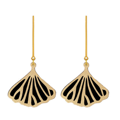 aretes-ginkgo-hoja-textil-dorado-negro-fondo-blanco