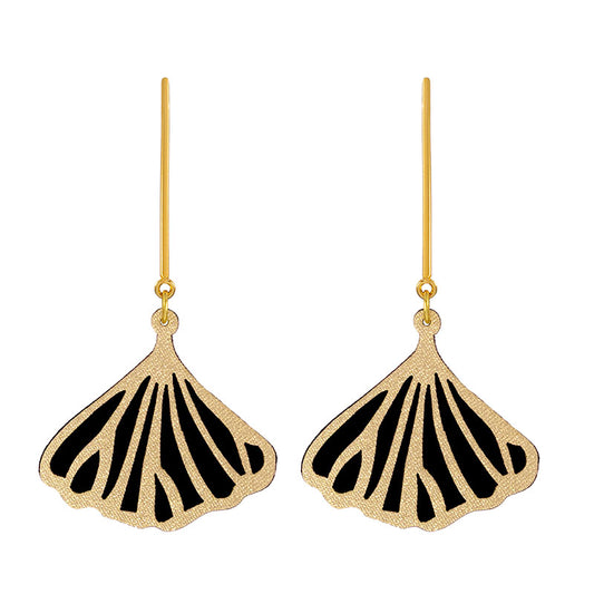 aretes-ginkgo-hoja-textil-dorado-negro-fondo-blanco