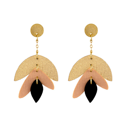 aretes-heliconia-dorado-negro-fondo-blanco