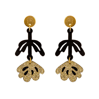 Aretes de flor Galia con acabado artesanal.