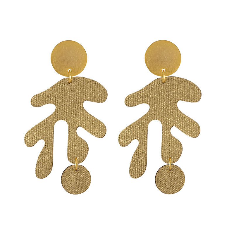 aretes-matisse-figura-asimetrica-dorado-fondo-blanco