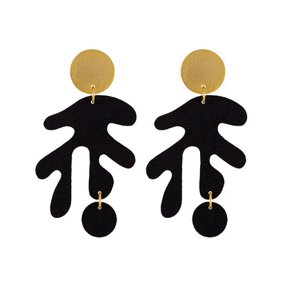 aretes-matisse-figura-asimetrica-negro-fondo-blanco