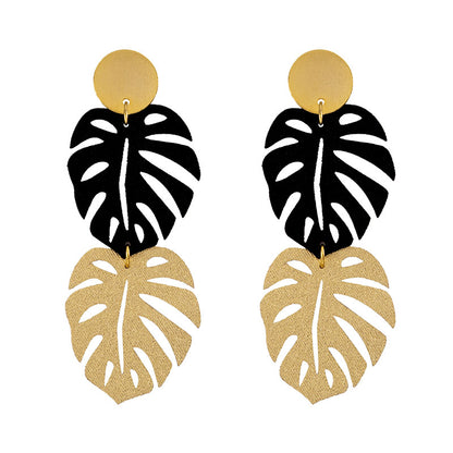 monstera-dorado-negro-aretes-para-mujer-fondo-blanco