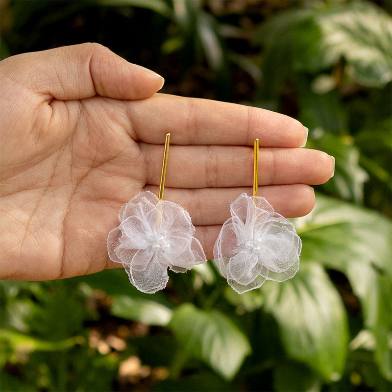 Aretes-blancos-de-flores