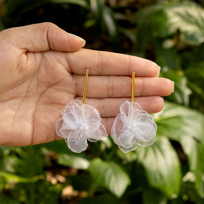 Aretes-blancos-de-flores