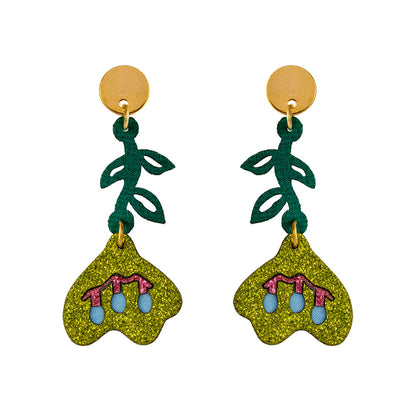 Aretes largos de lirios verdes
