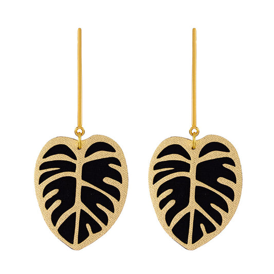 aretes-balazo-tubo-hoja-textil-dorado-negro-fondo-blanco