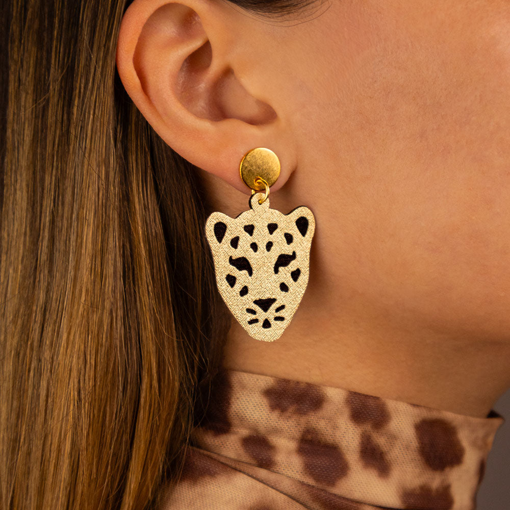 aretes-jaguar-mini-dorado-detalle