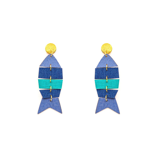 aretes-pescador-pescado-azul-textil-diseno-liviano-minimalina