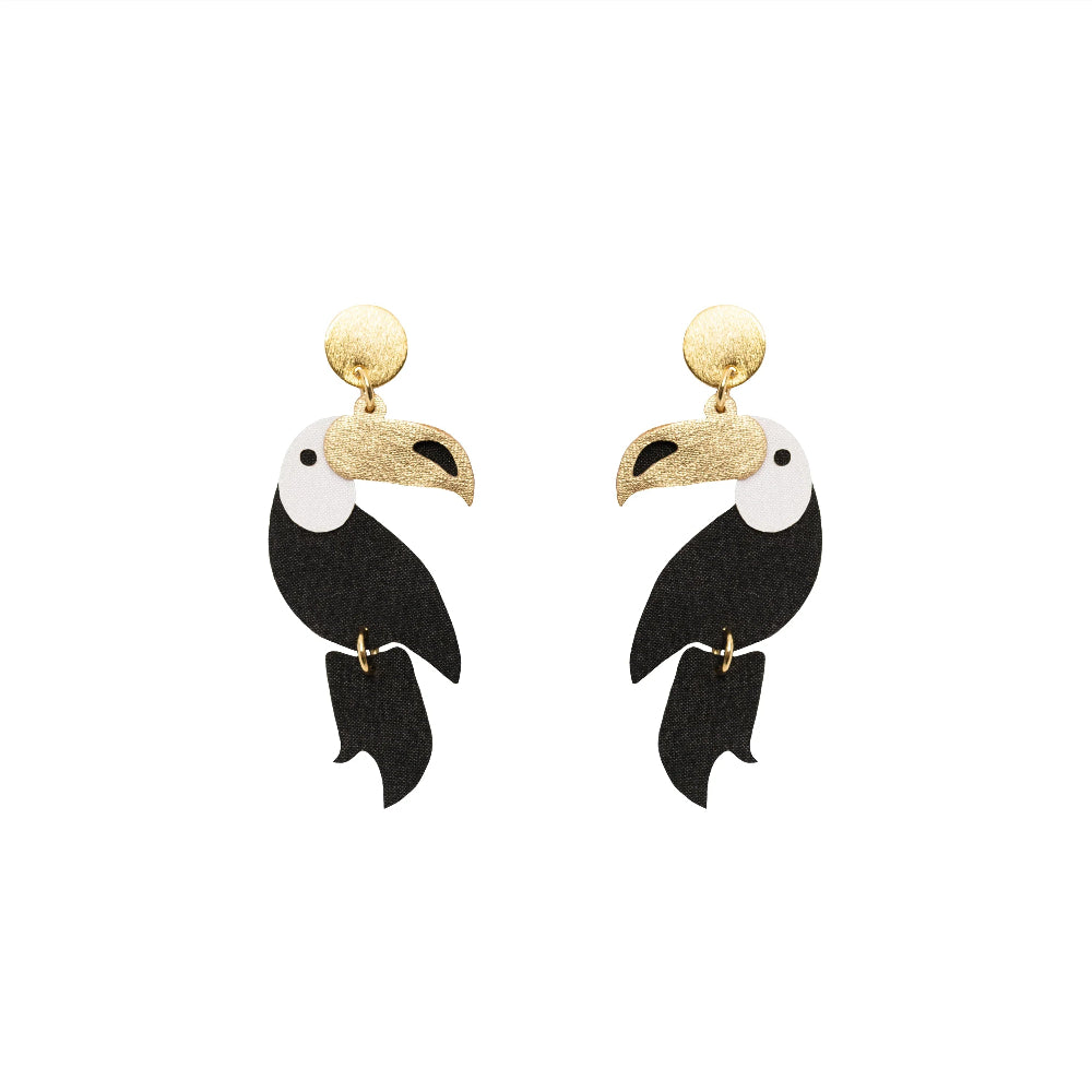 aretes-tucan-toco-dorado-negro-fauna-elegante-minimalina