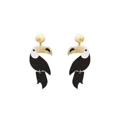aretes-tucan-toco-dorado-negro-fauna-elegante-minimalina